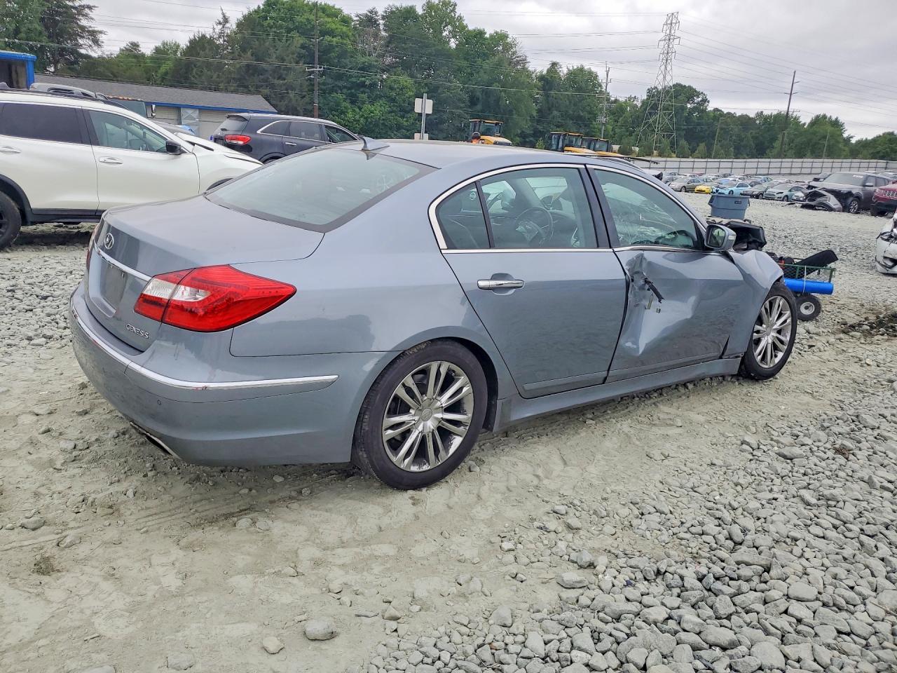 2014 HYUNDAI GENESIS