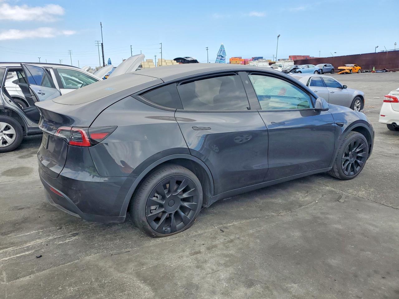 2024 TESLA MODEL Y