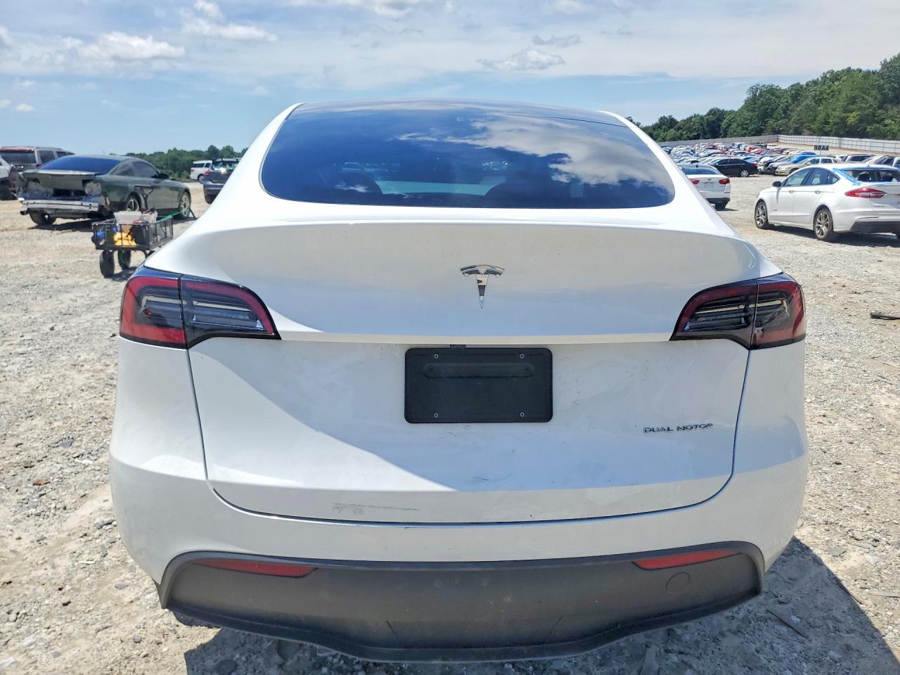 2024 TESLA MODEL Y