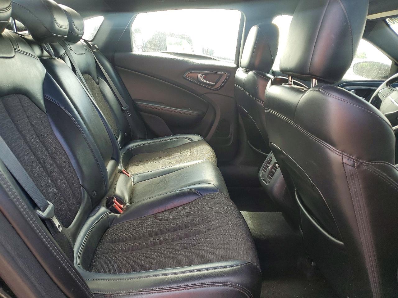 2016 CHRYSLER 200