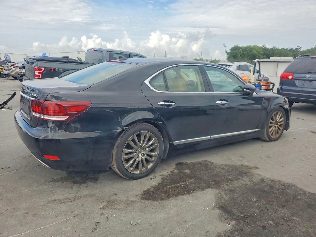2013 LEXUS LS460
