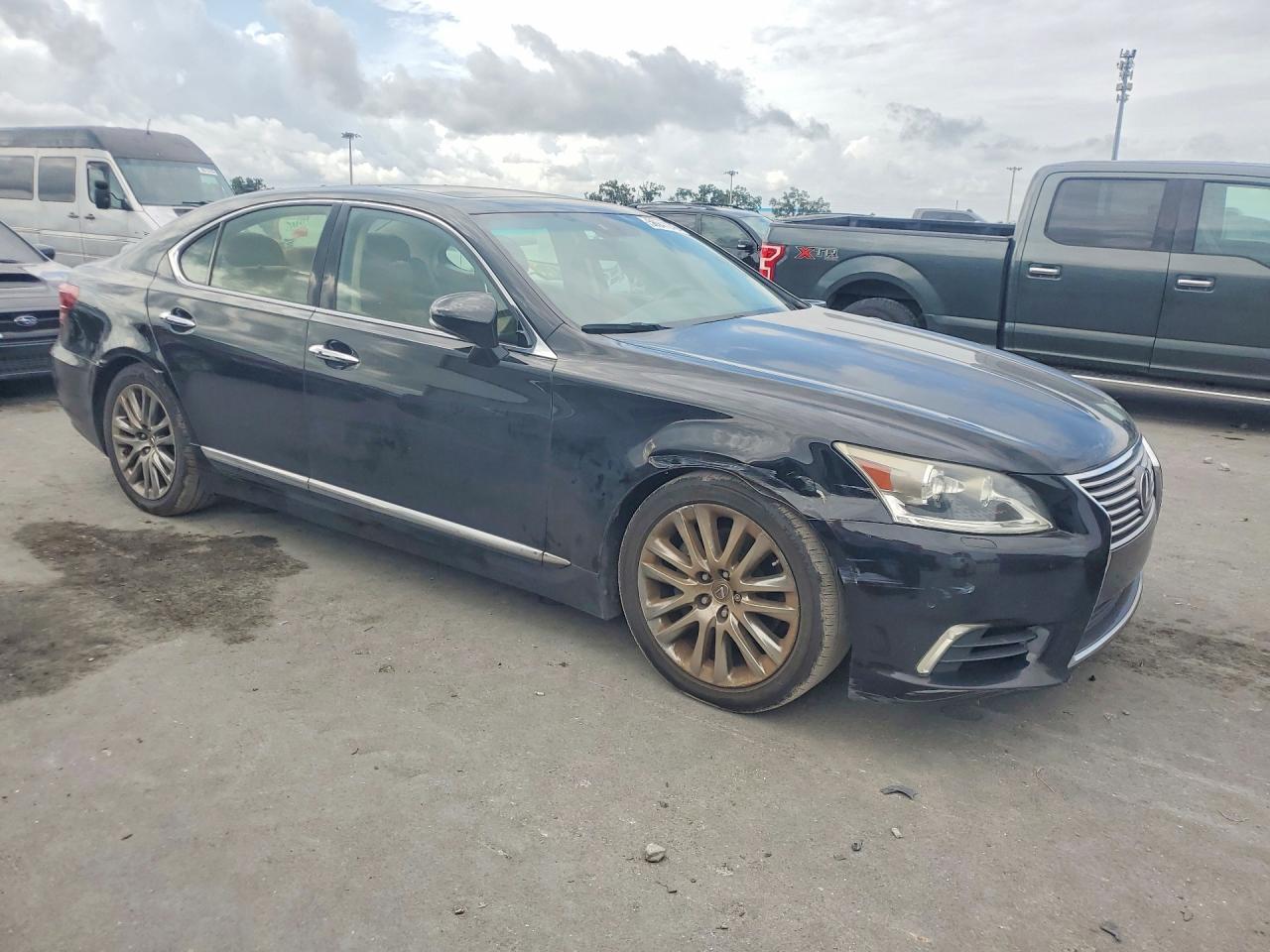 2013 LEXUS LS460