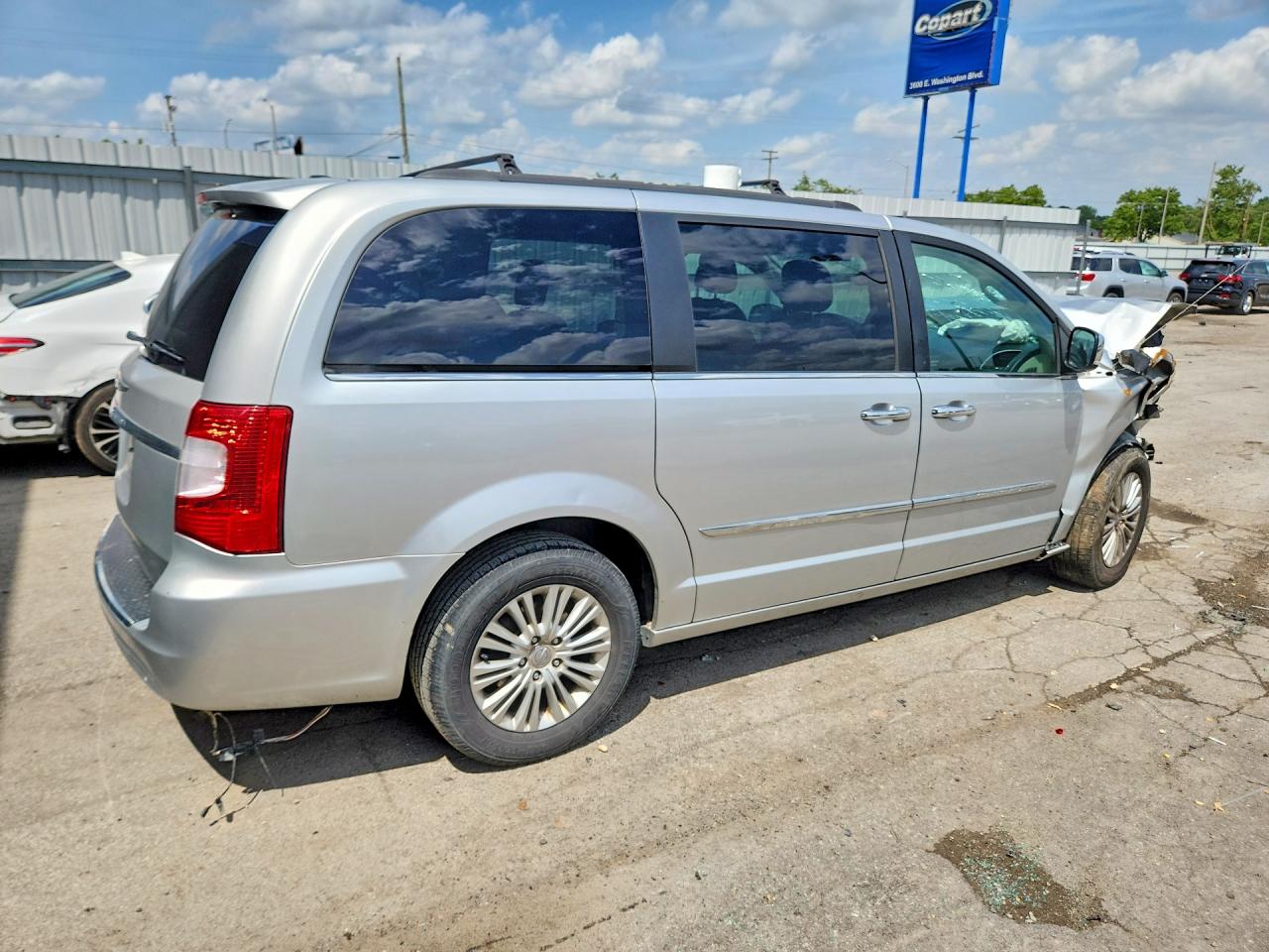 2011 CHRYSLER MINIVAN
