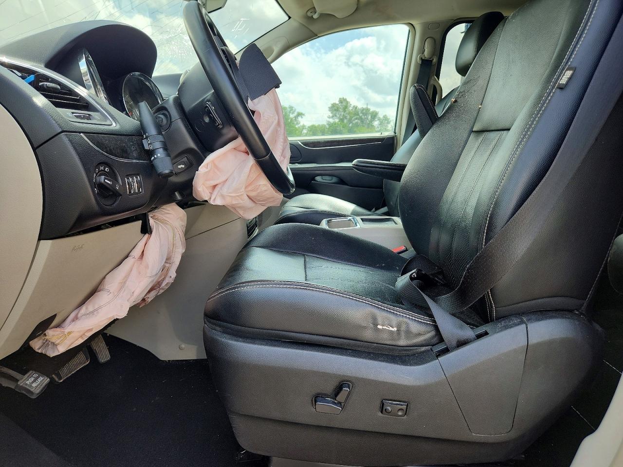 2011 CHRYSLER MINIVAN