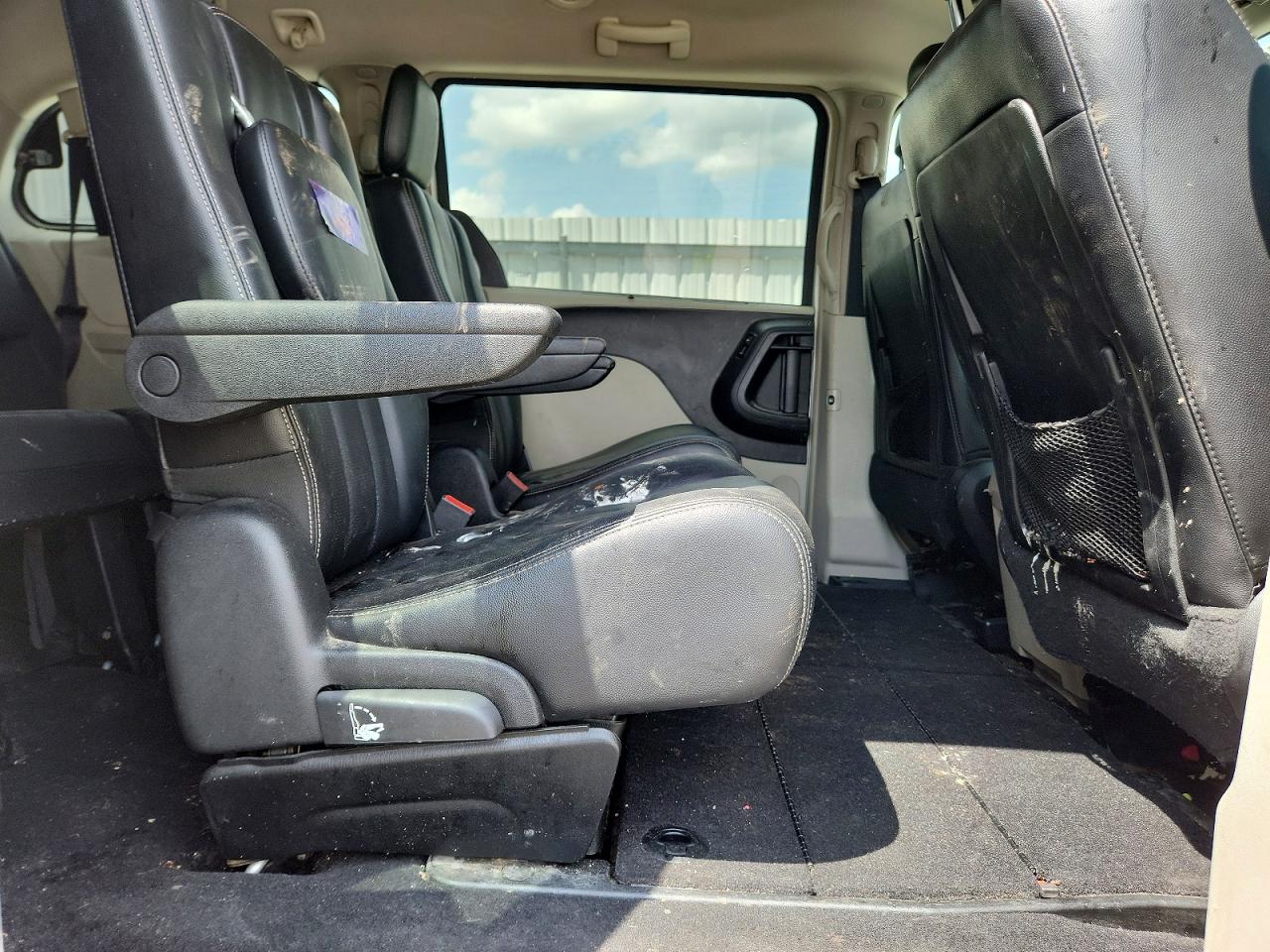 2011 CHRYSLER MINIVAN