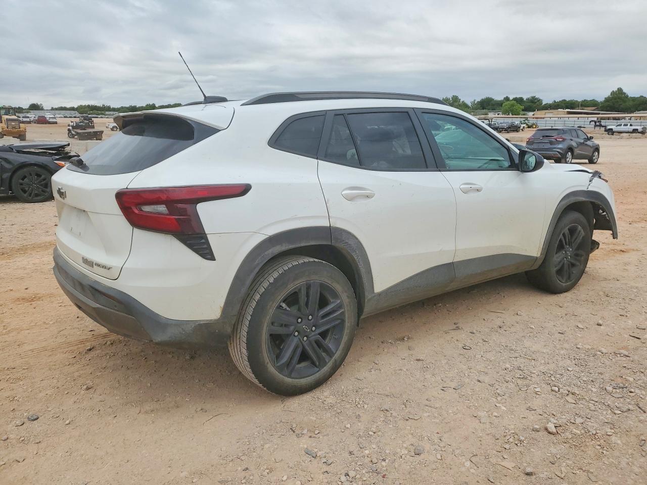 2025 CHEVROLET TRAX