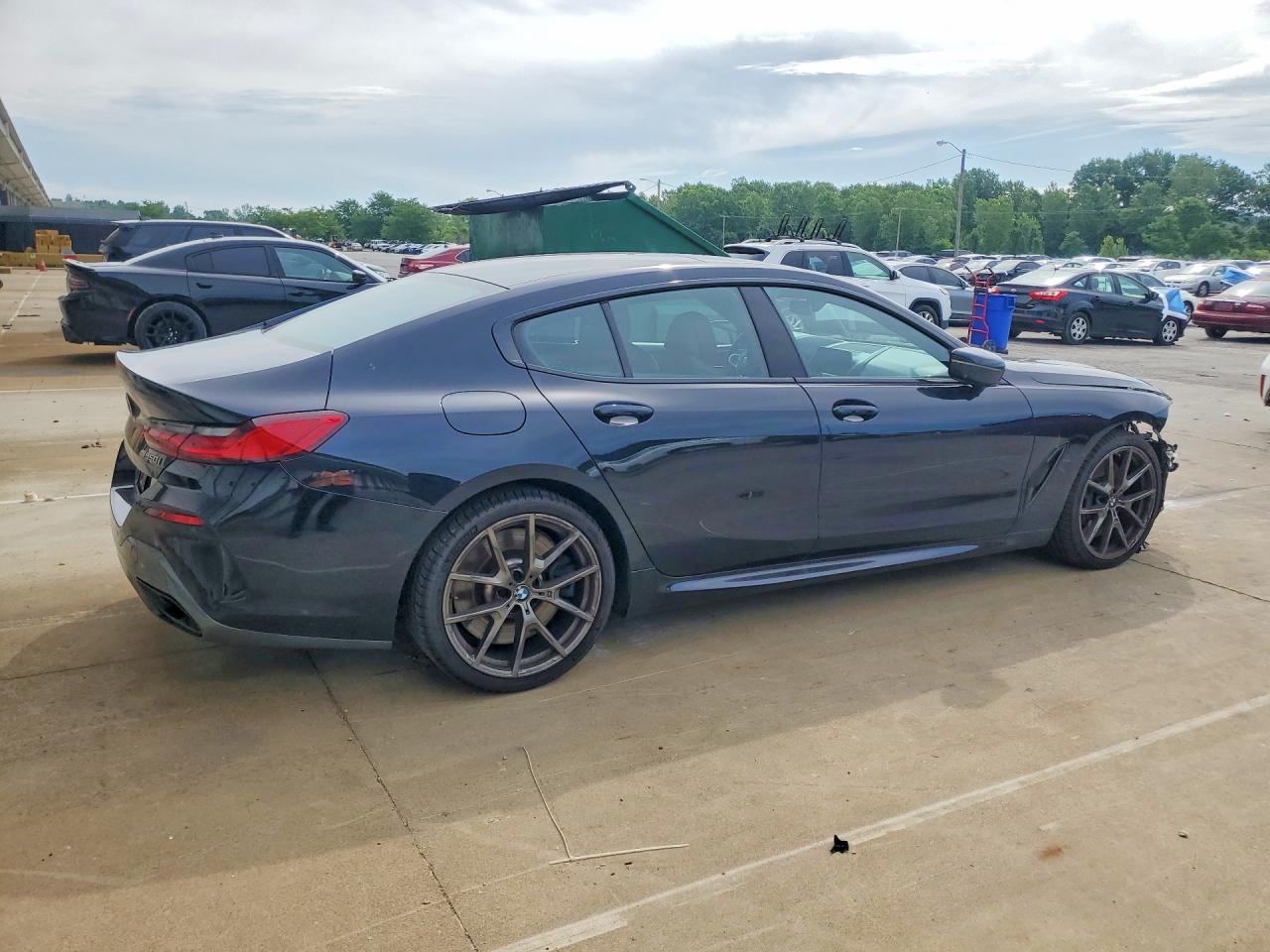 2022 BMW M8