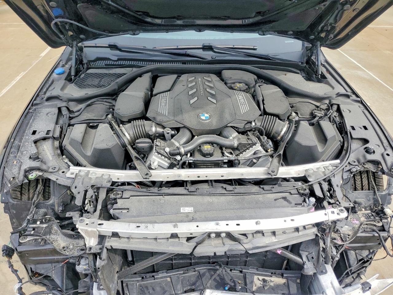 2022 BMW M8