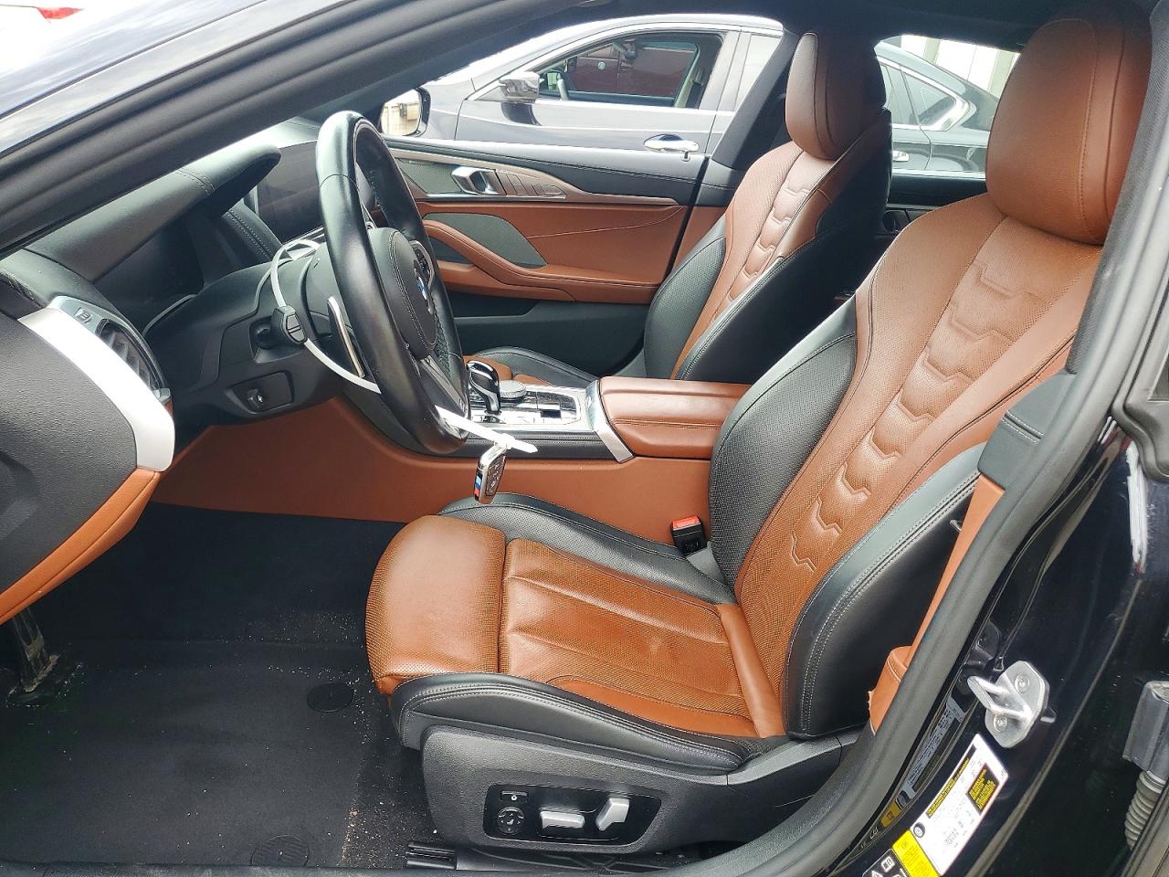 2022 BMW M8