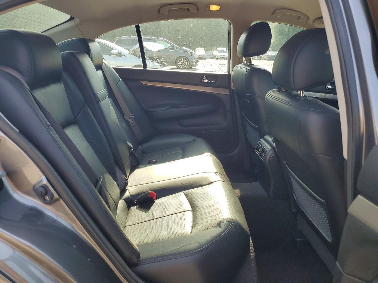 2015 INFINITI Q40