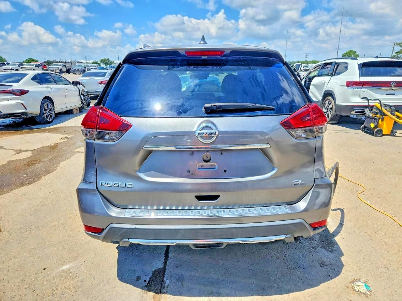2017 NISSAN ROGUE