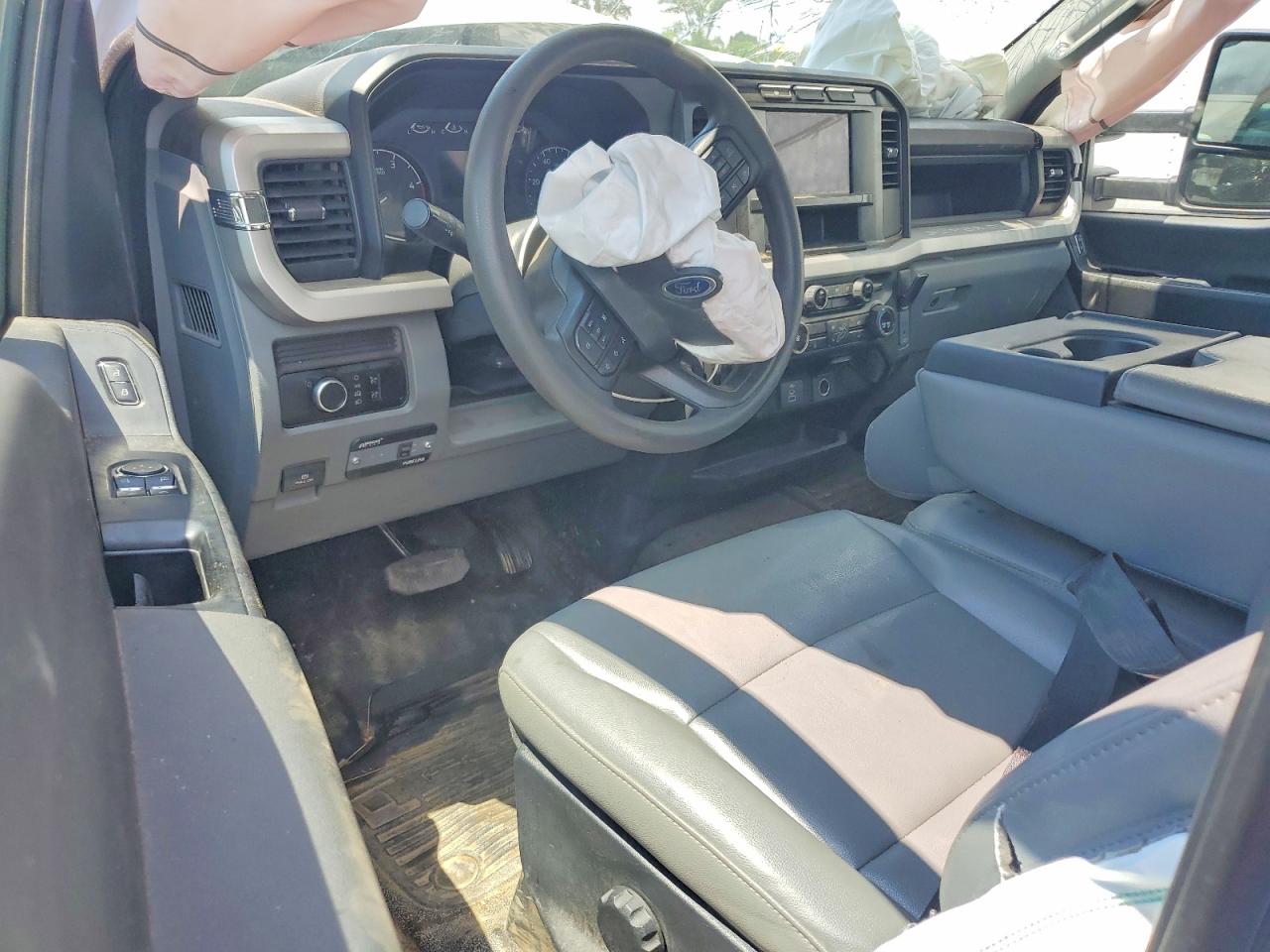 2023 FORD F550