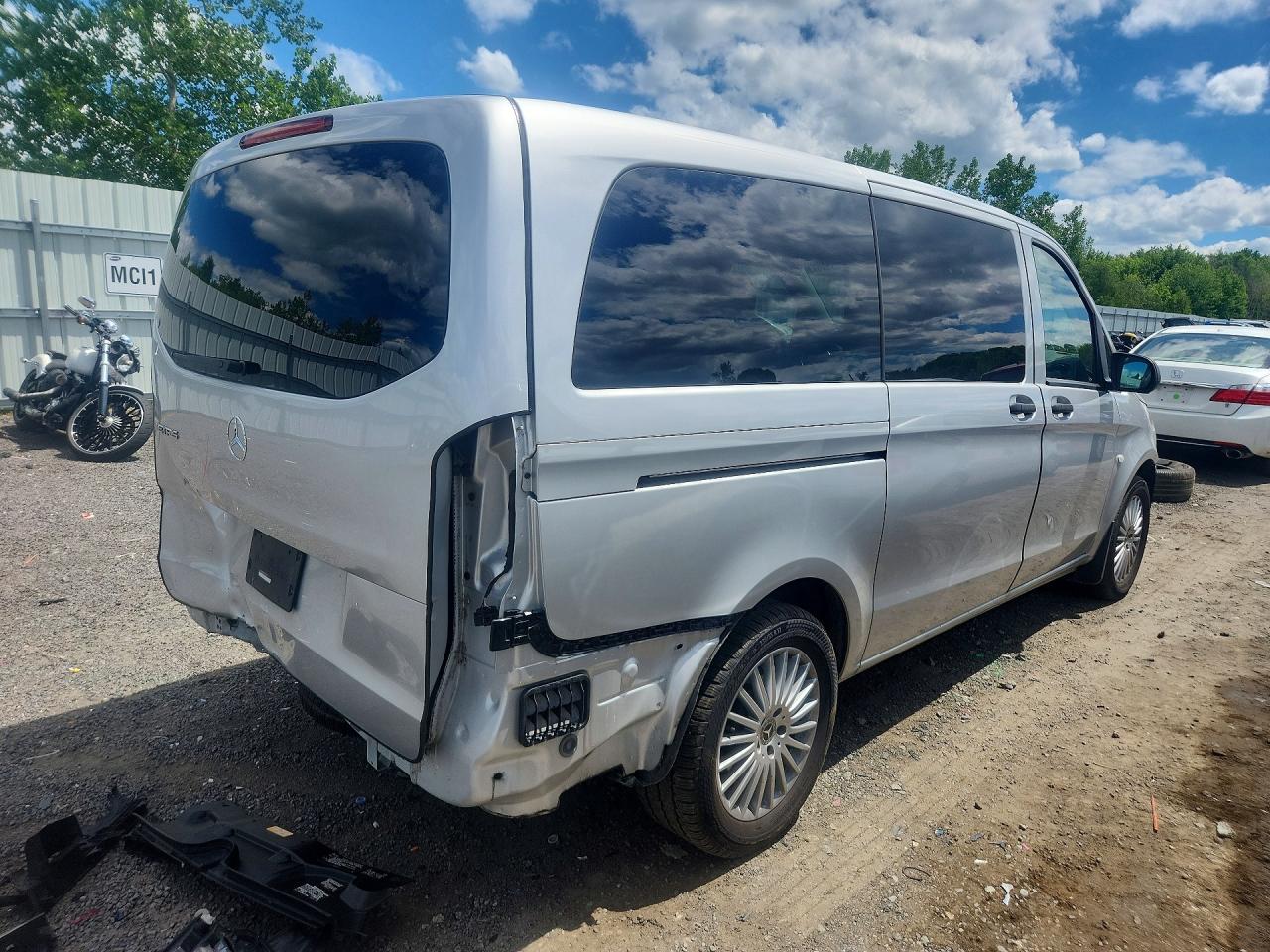 2021 MERCEDES-BENZ METRIS