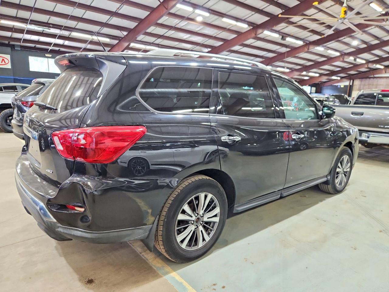 2017 NISSAN PATHFINDER