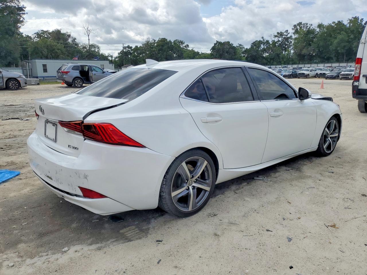 2018 LEXUS IS