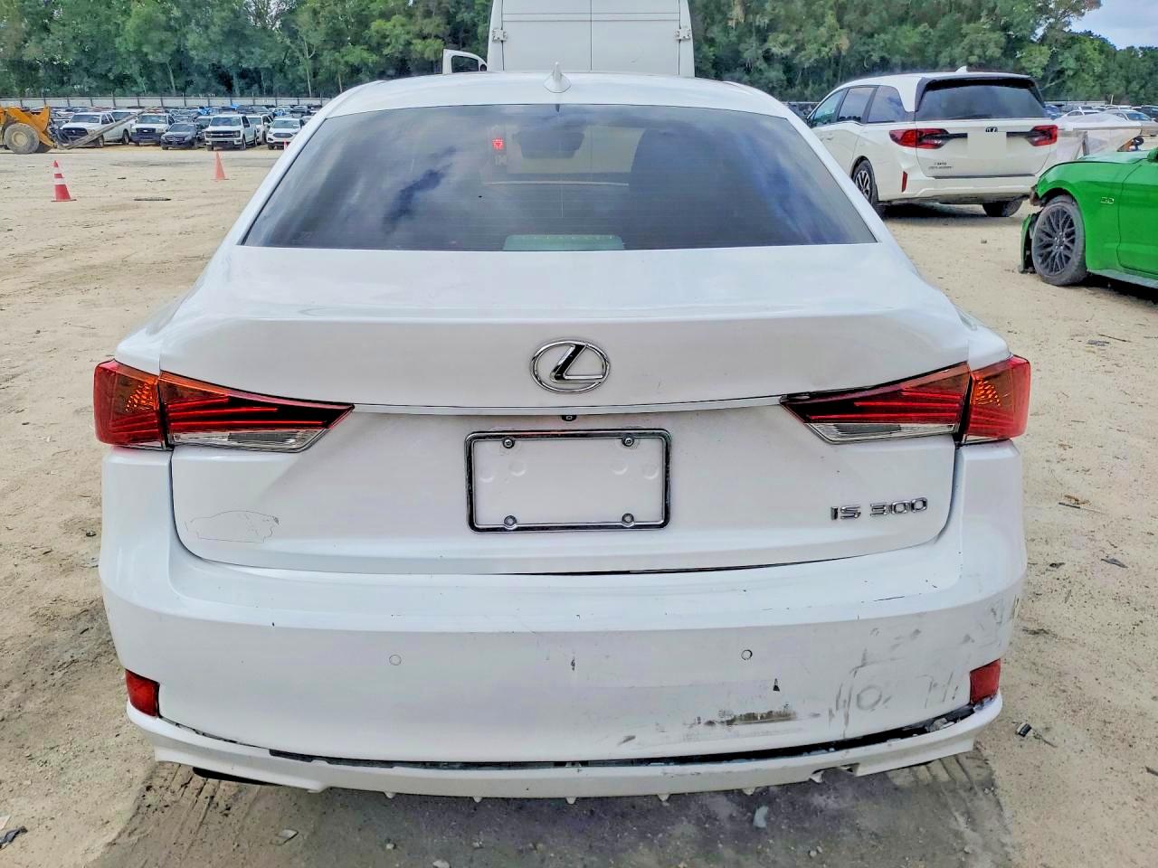 2018 LEXUS IS
