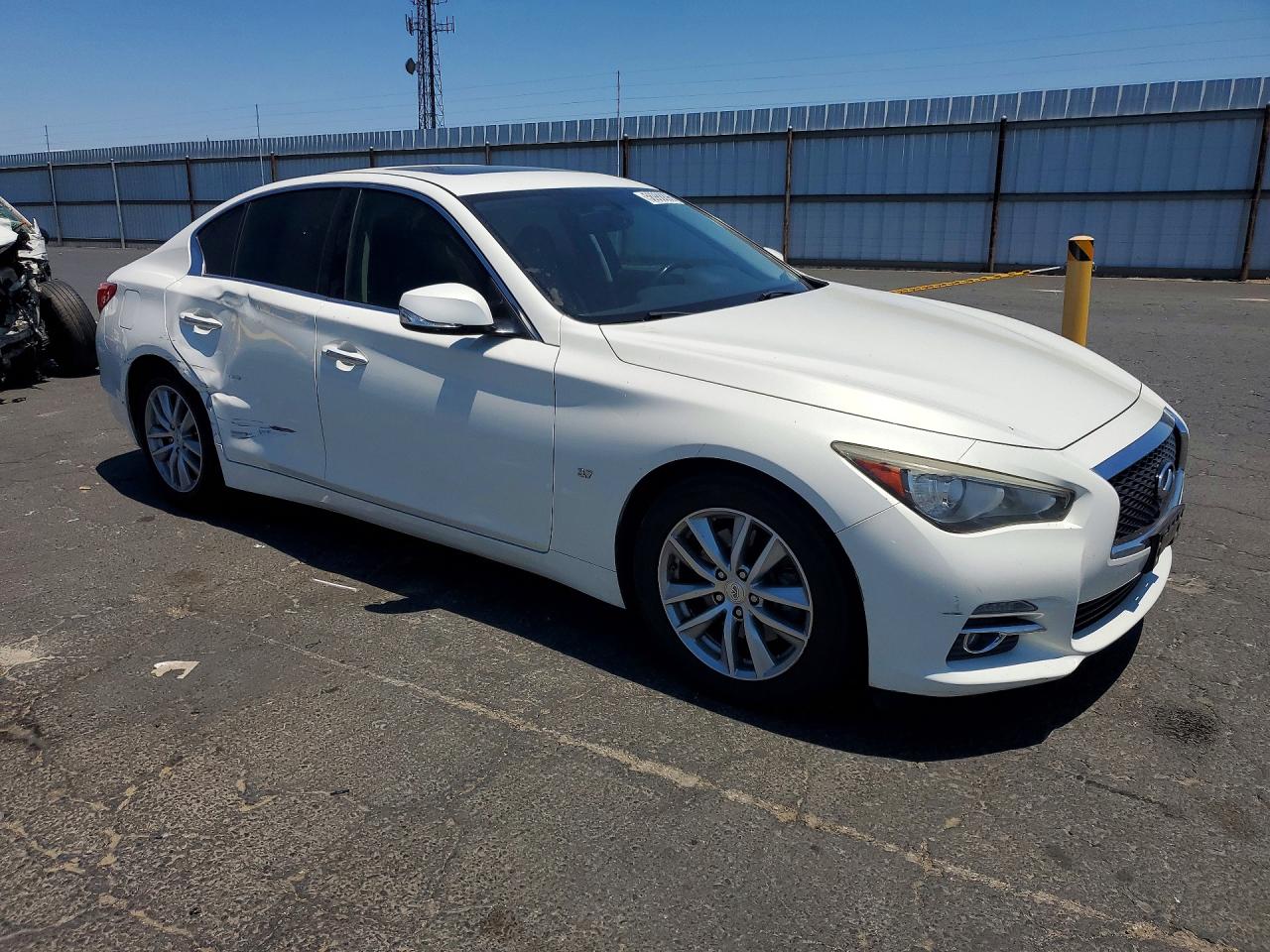 2015 INFINITI Q50