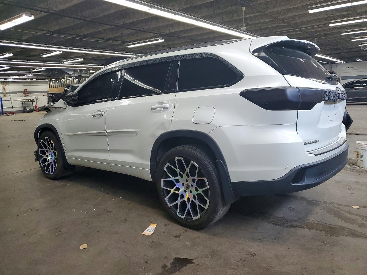 2016 TOYOTA HIGHLANDER