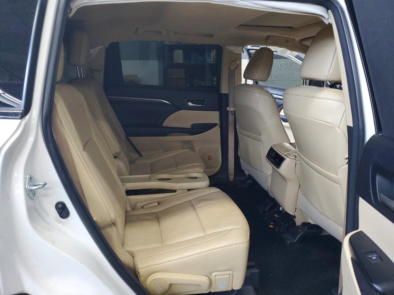 2016 TOYOTA HIGHLANDER