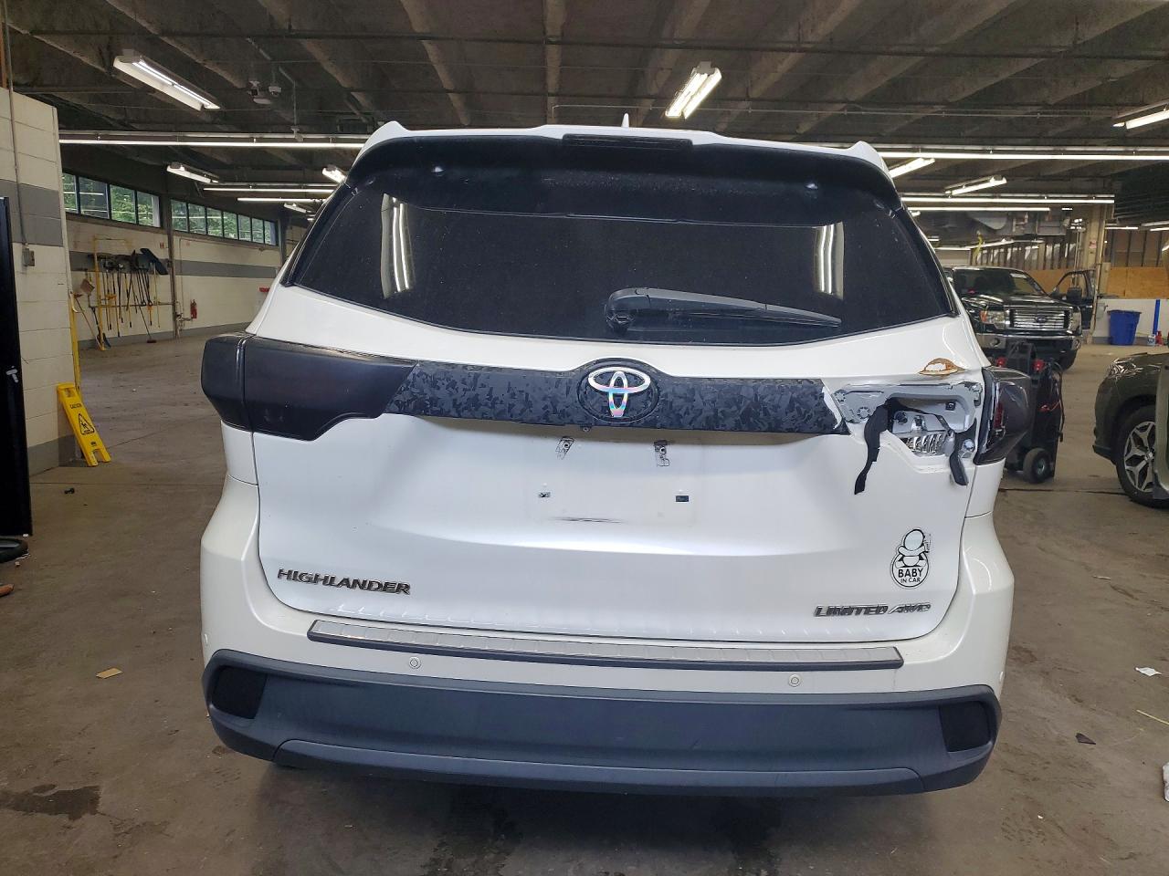 2016 TOYOTA HIGHLANDER