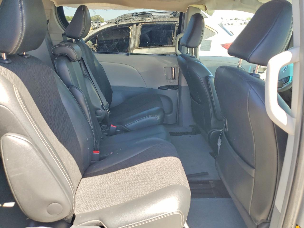 2014 TOYOTA SIENNA
