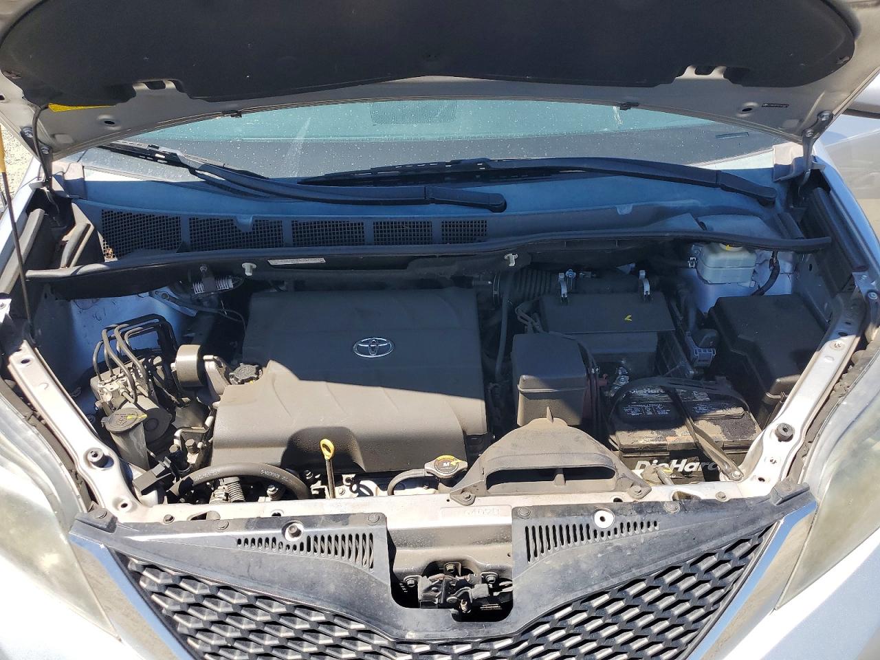 2014 TOYOTA SIENNA