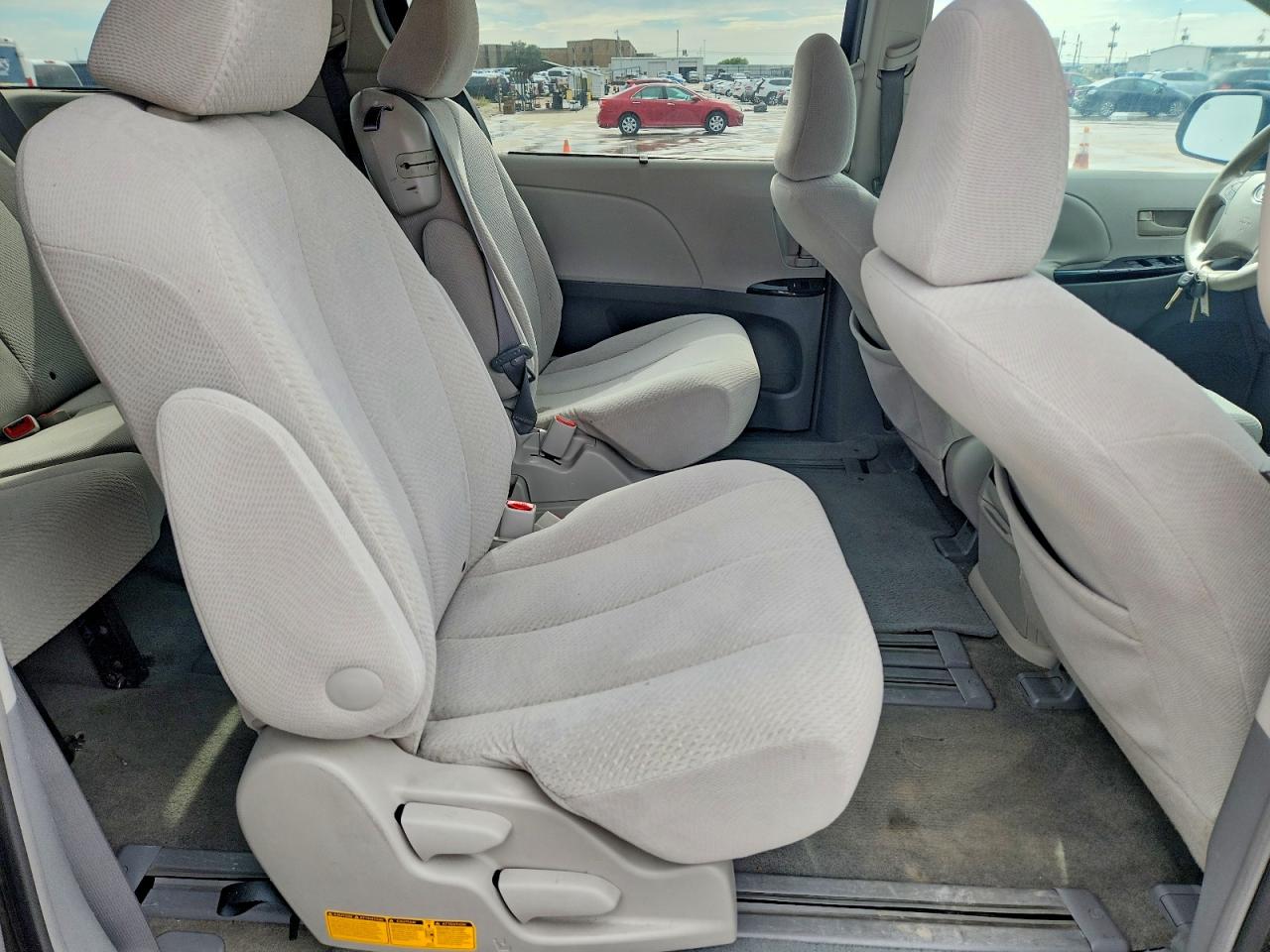 2011 TOYOTA SIENNA