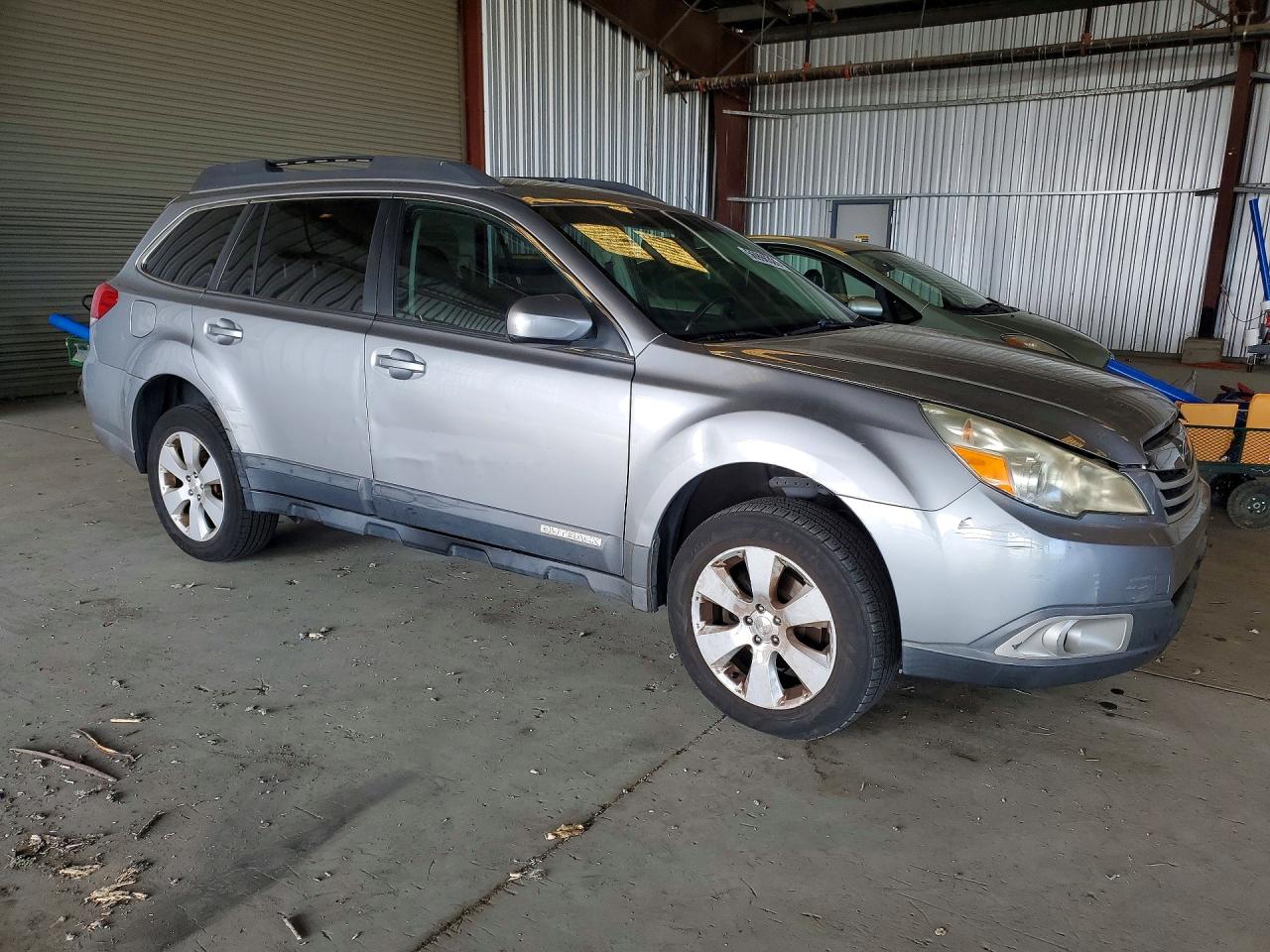 2011 SUBARU OUTBACK