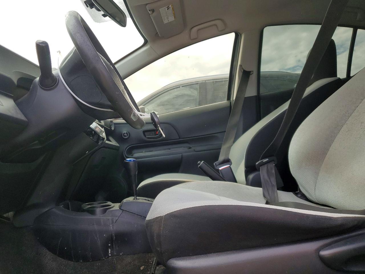 2016 TOYOTA PRIUS