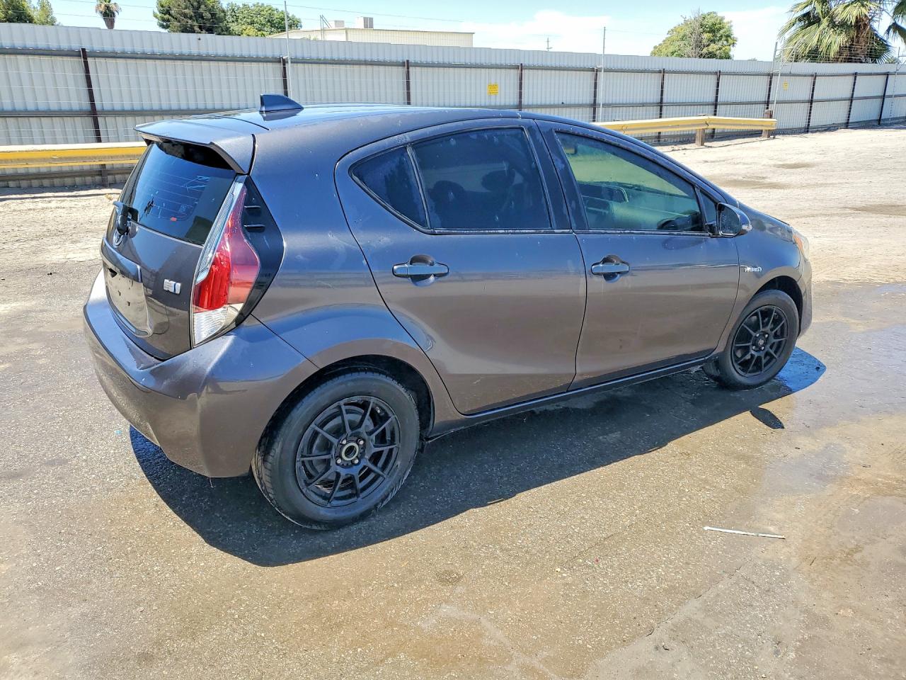 2016 TOYOTA PRIUS