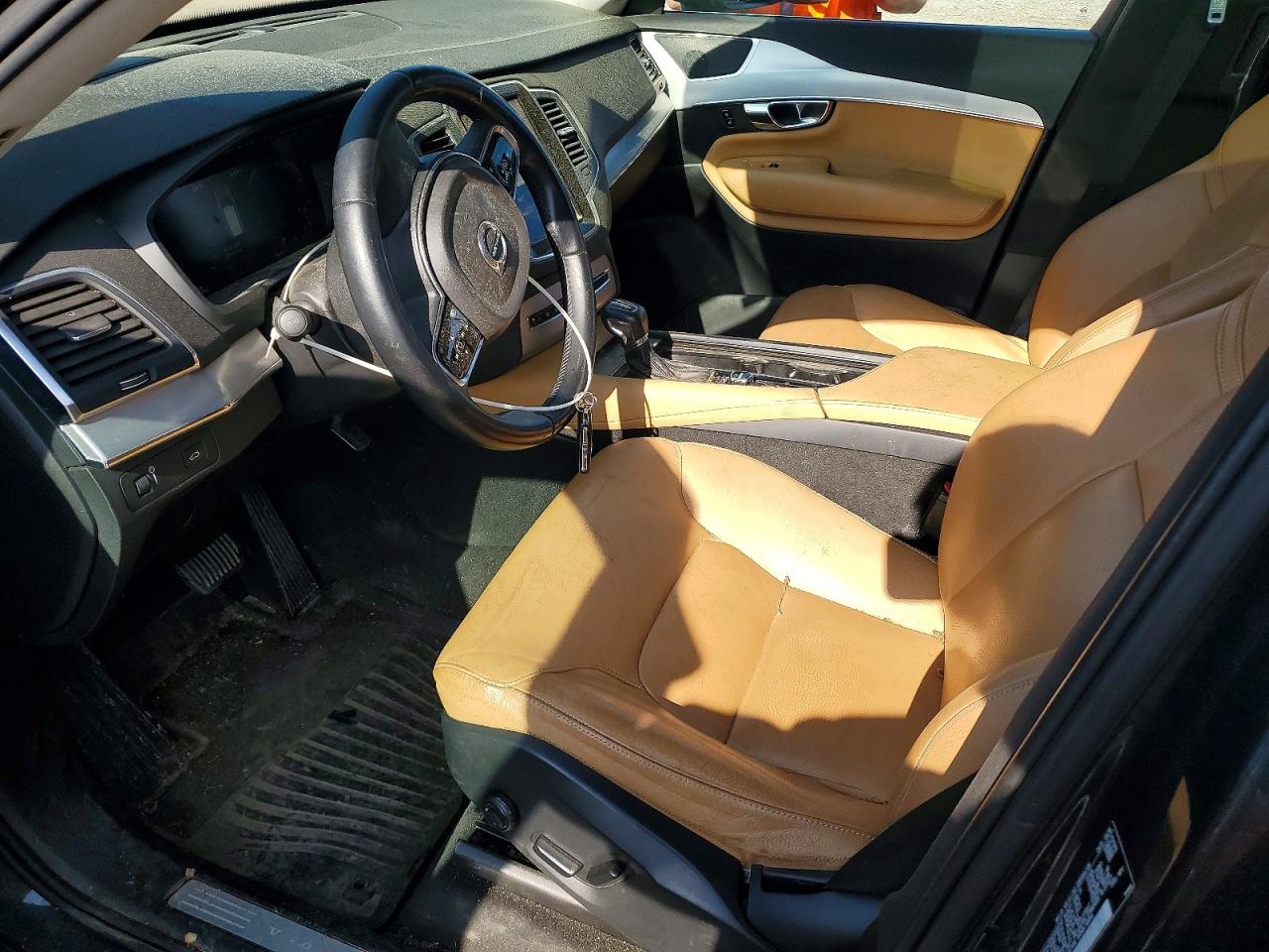 2016 VOLVO XC90