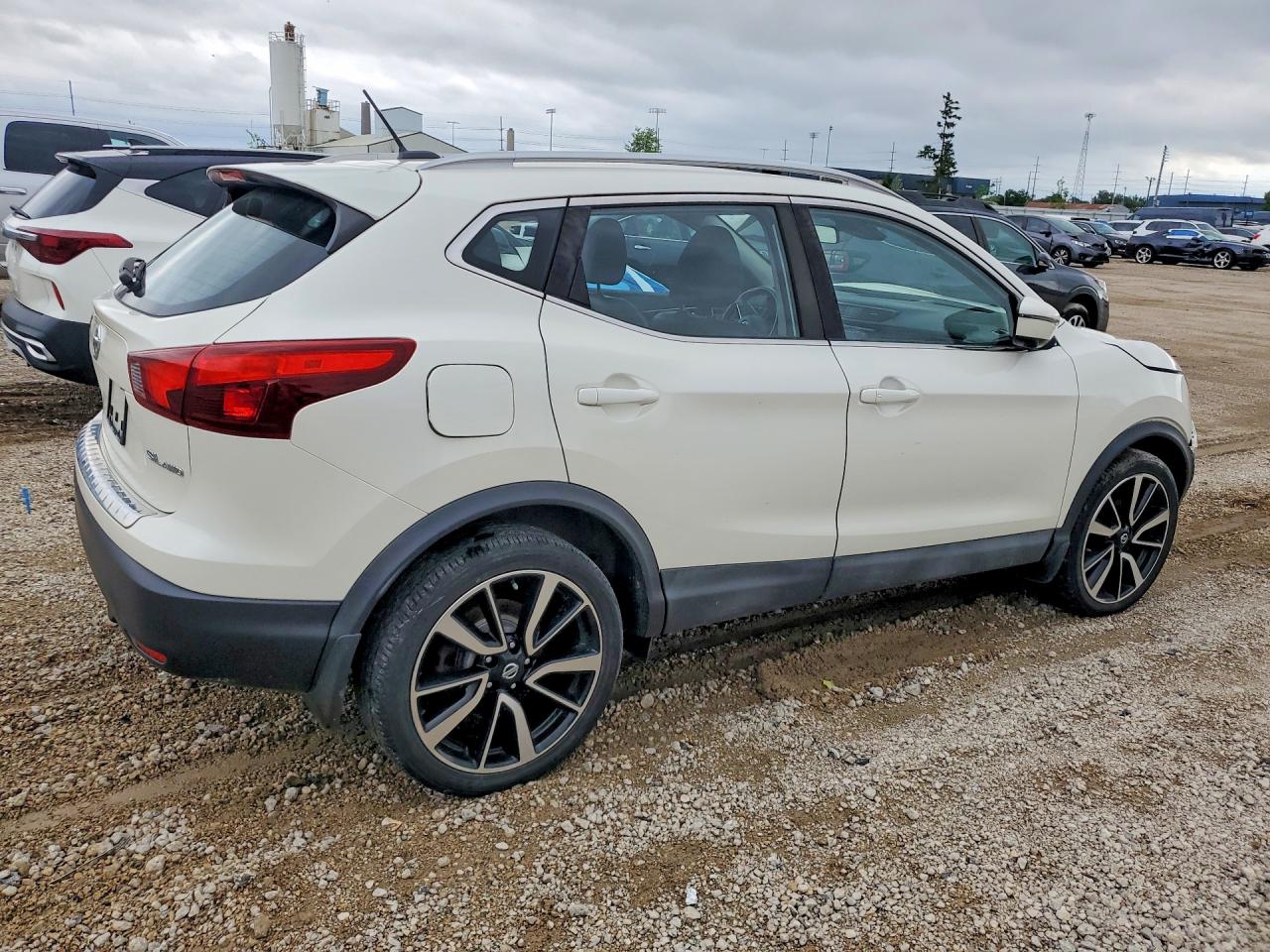 2017 NISSAN ROGUE