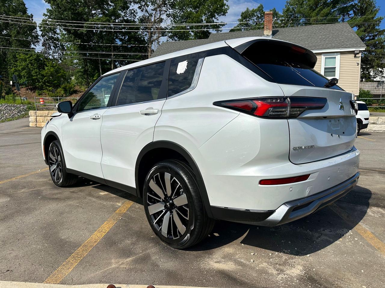 2025 MITSUBISHI OUTLANDER