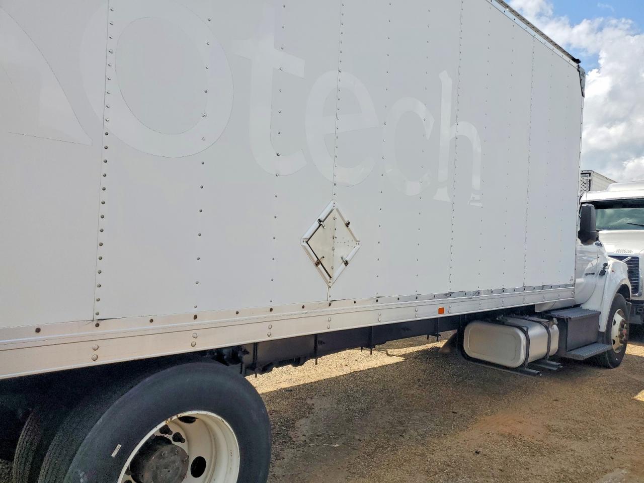2017 FORD F750