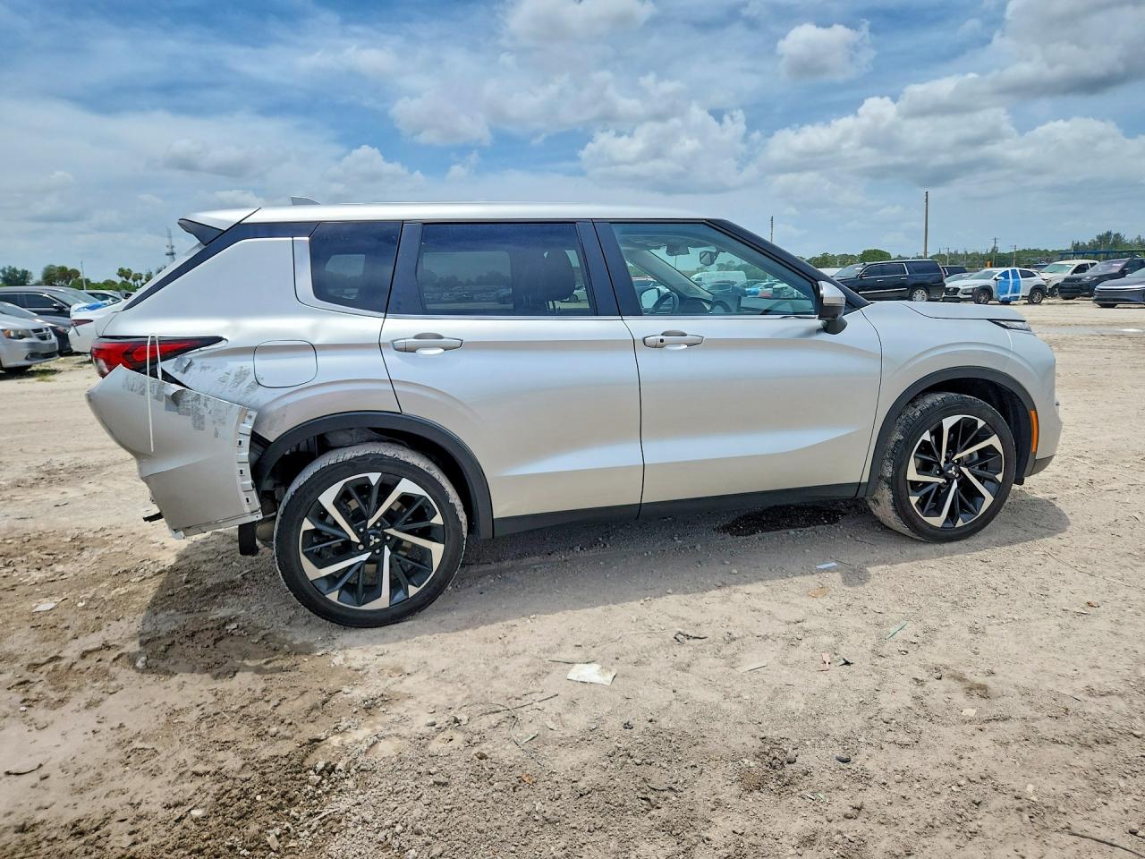 2024 MITSUBISHI OUTLANDER