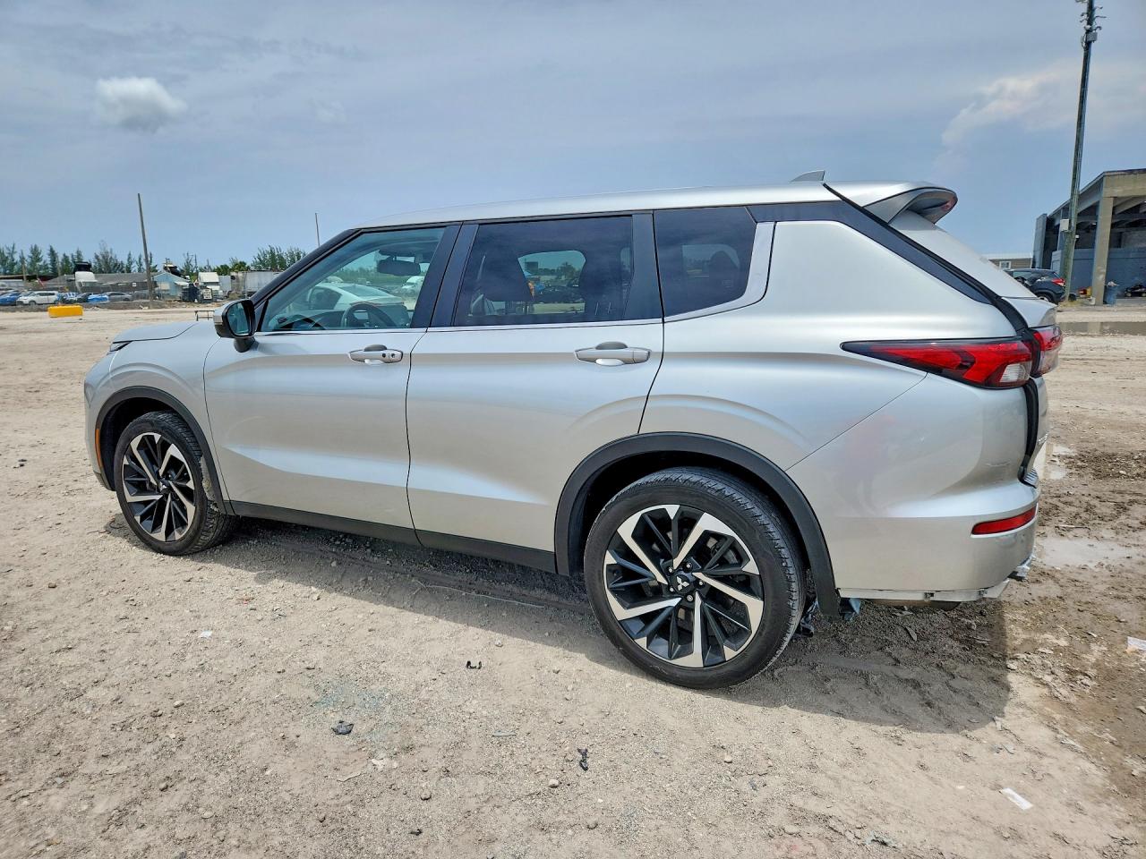 2024 MITSUBISHI OUTLANDER