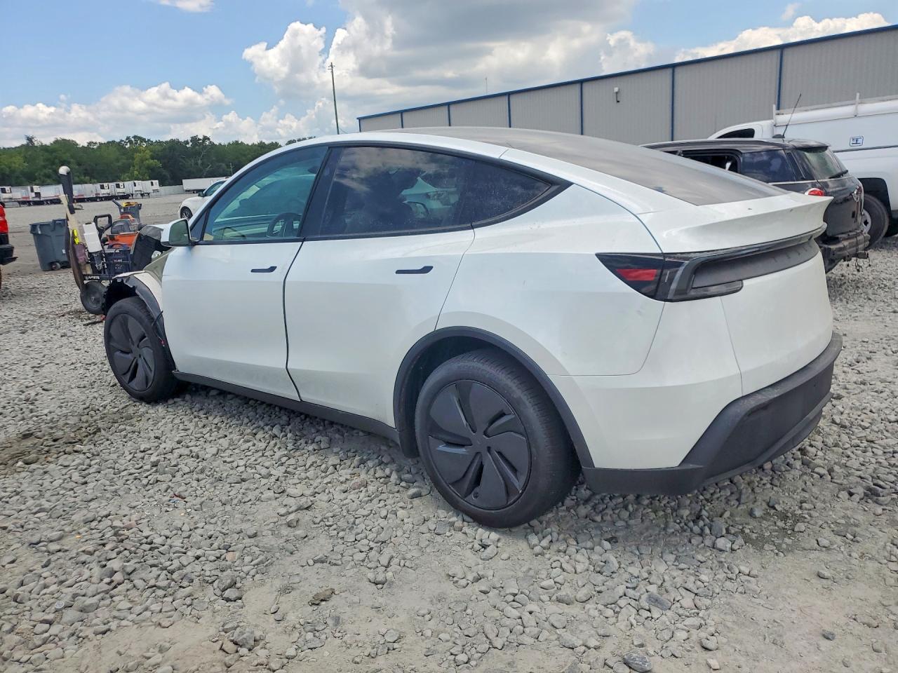 2026 TESLA MODEL Y