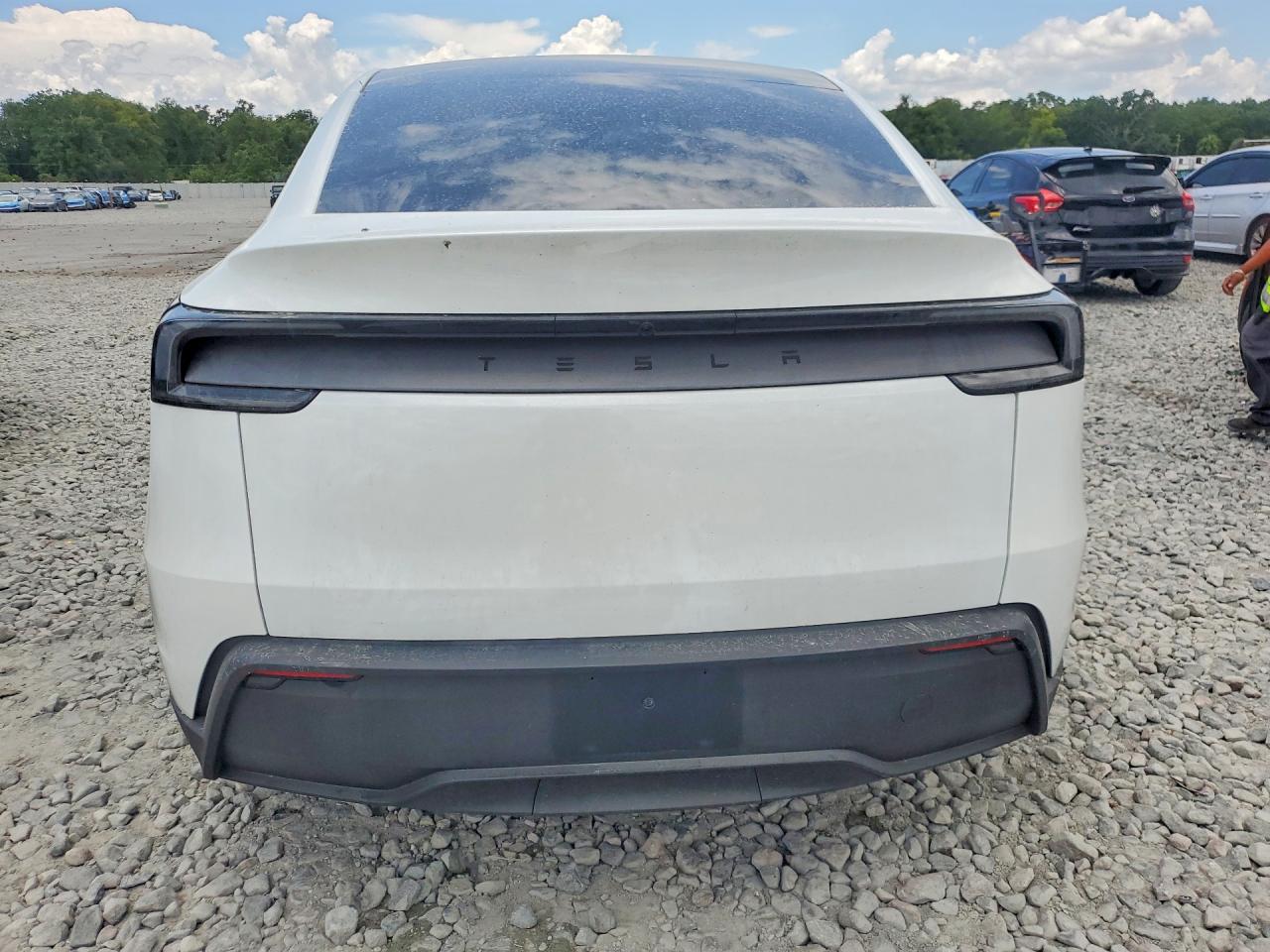 2026 TESLA MODEL Y