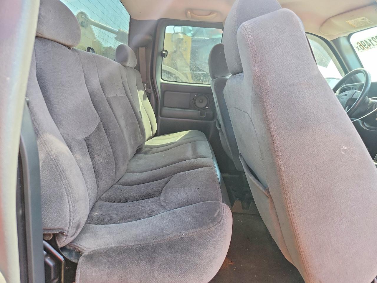 2004 GMC SIERRA