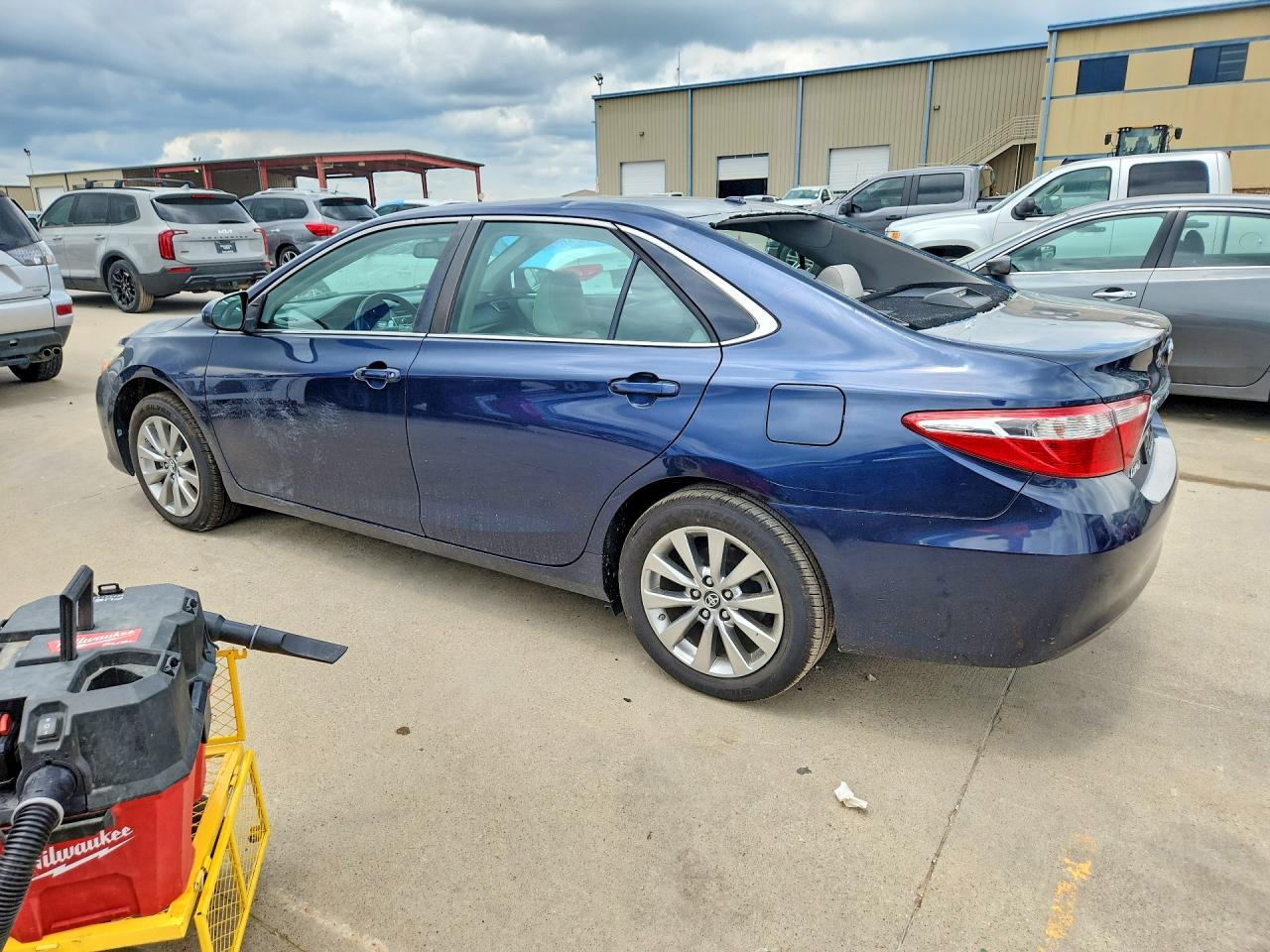 2017 TOYOTA CAMRY