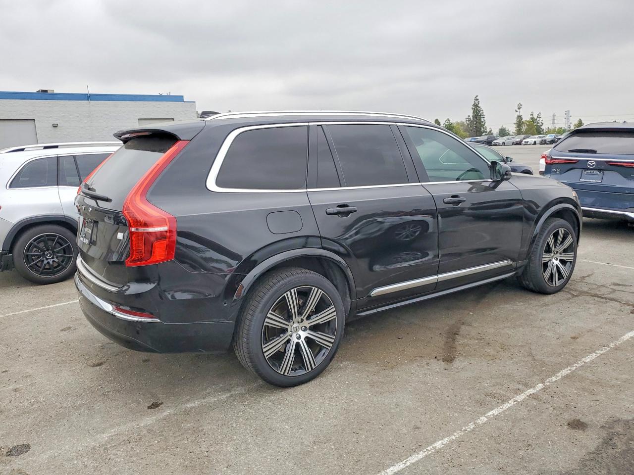 2023 VOLVO XC90