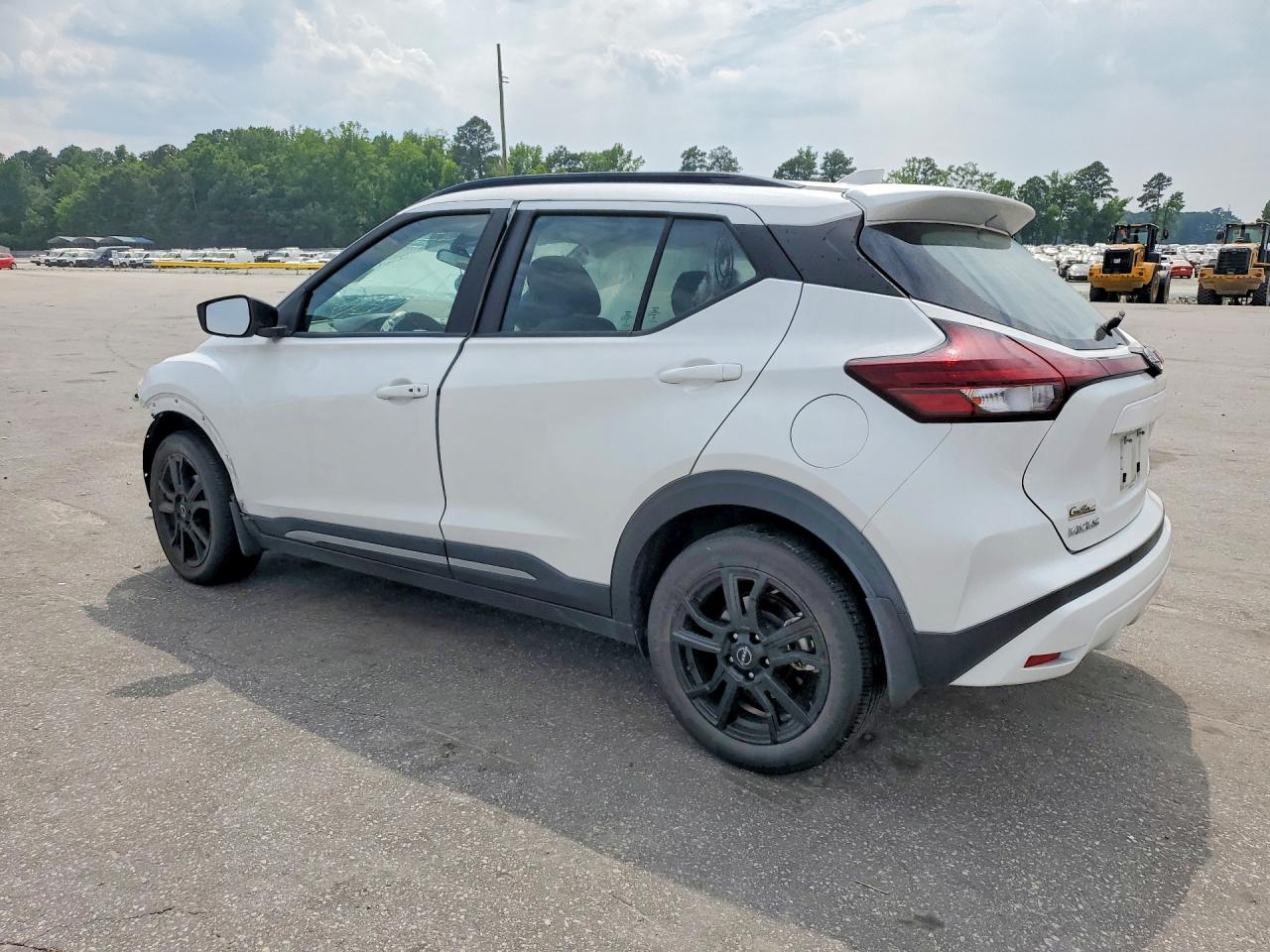2024 NISSAN KICKS