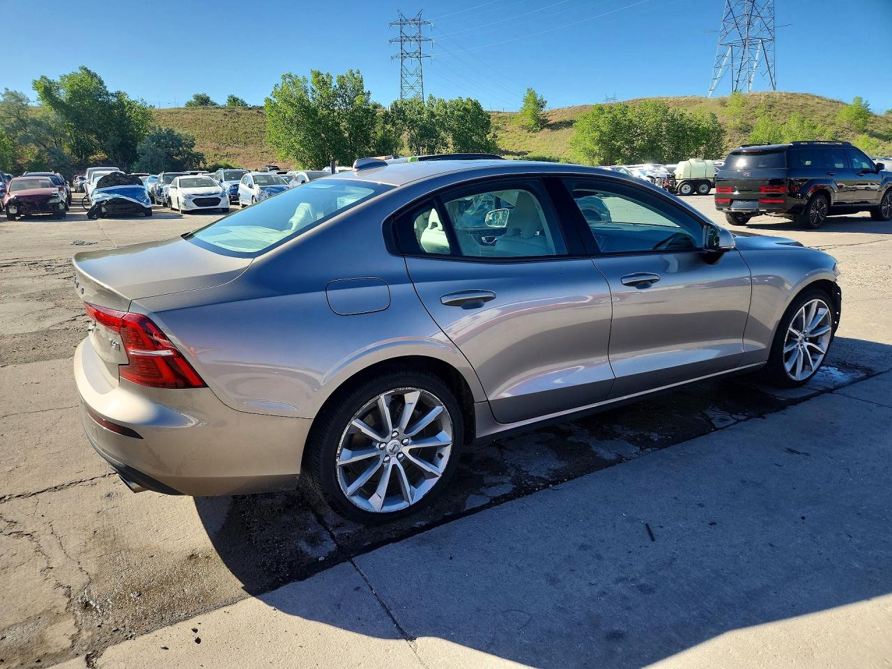 2021 VOLVO S60