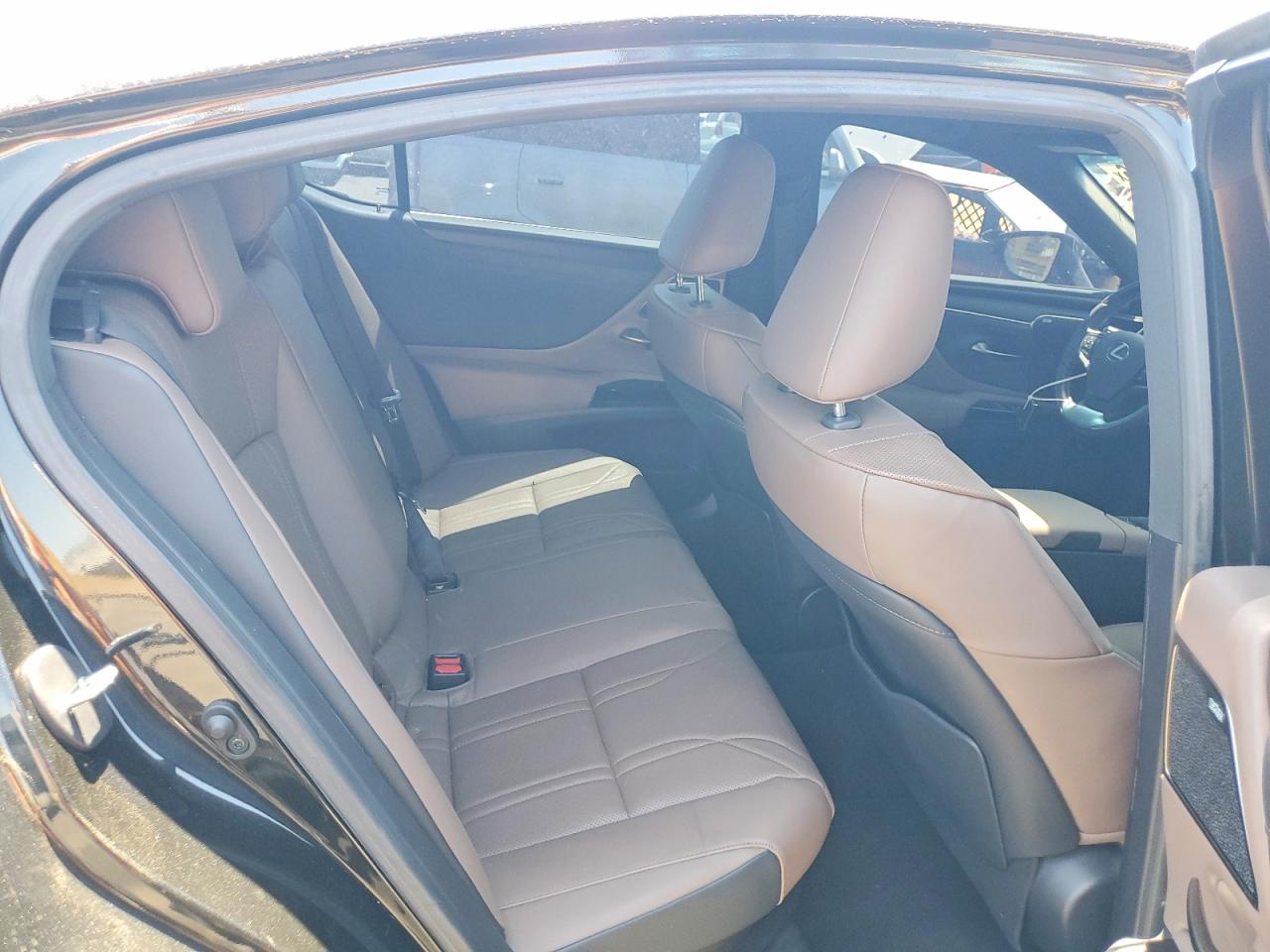 2025 LEXUS ES300