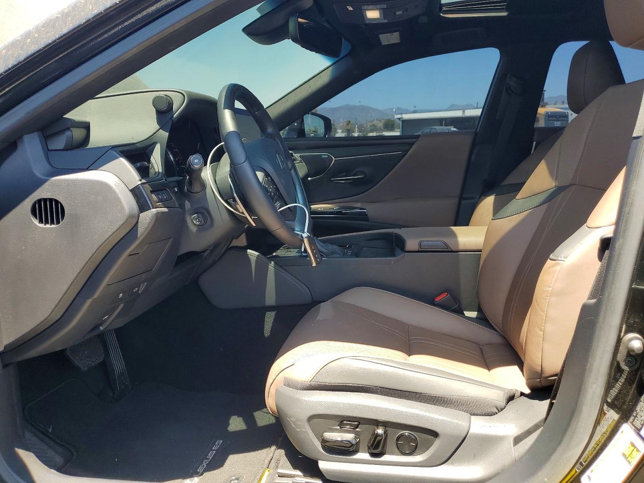 2025 LEXUS ES300