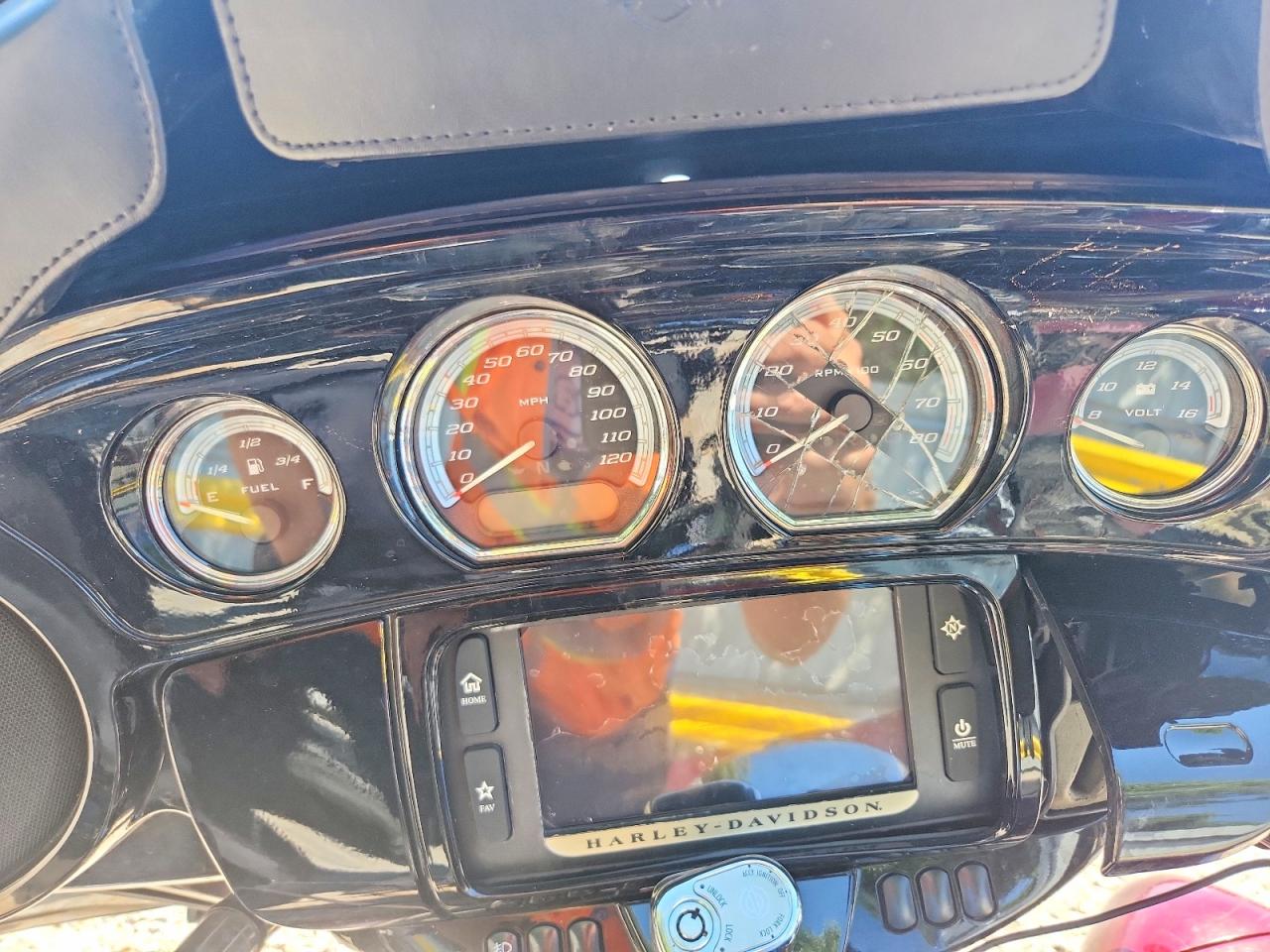 2016 HARLEY-DAVIDSON FL