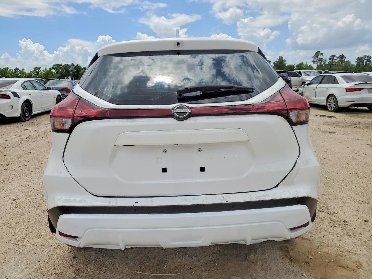 2024 NISSAN KICKS