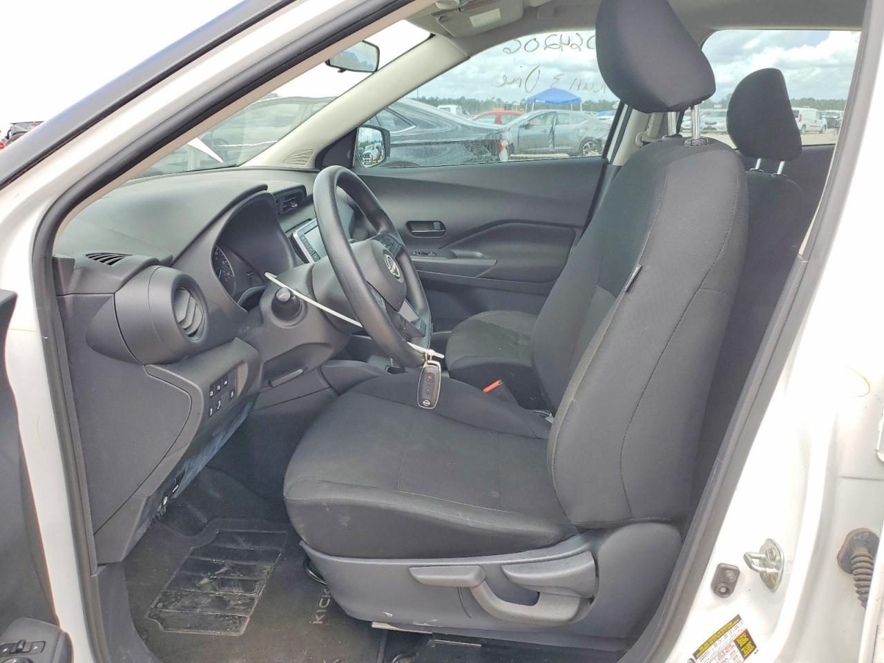 2024 NISSAN KICKS