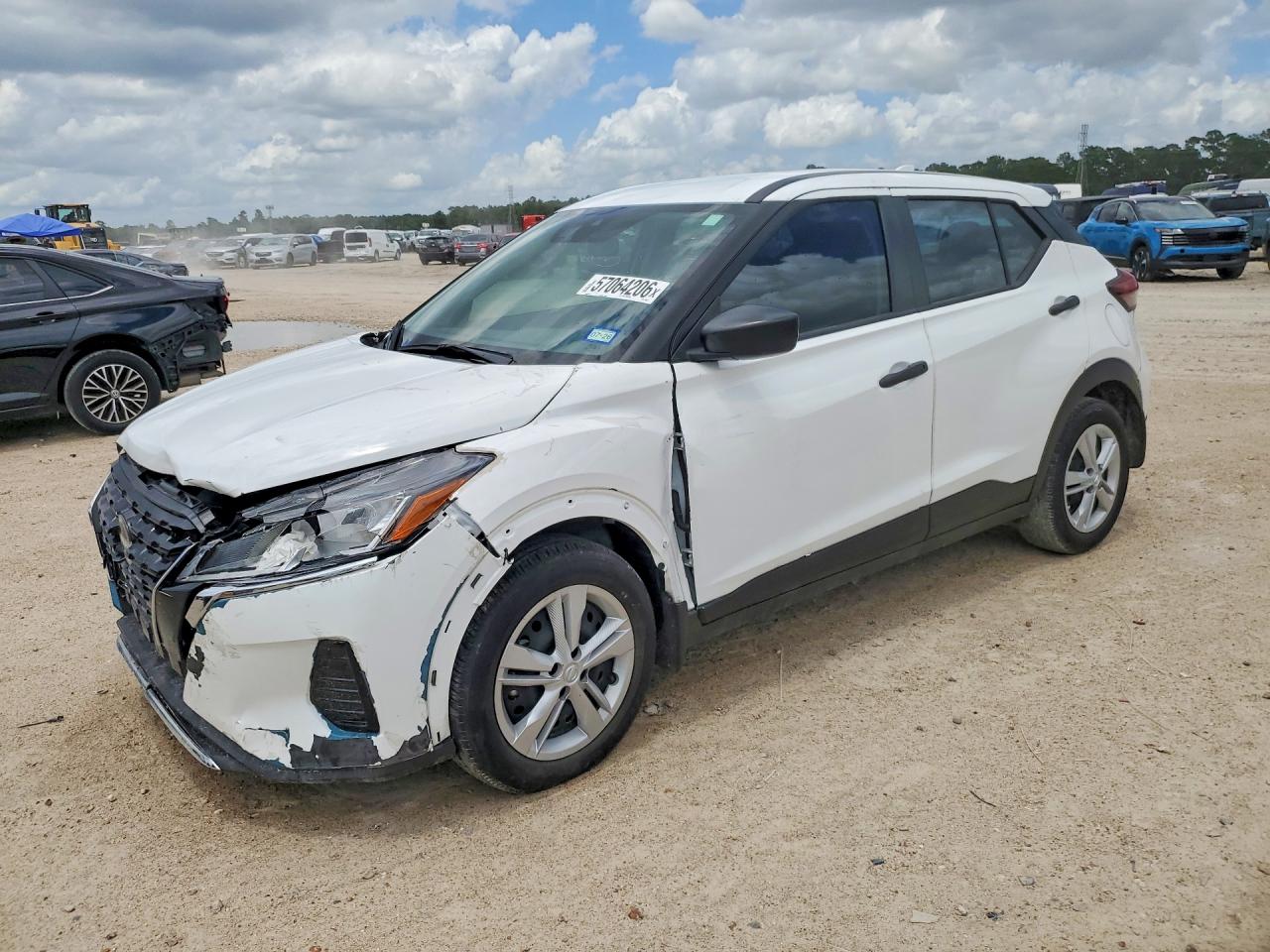 2024 NISSAN KICKS
