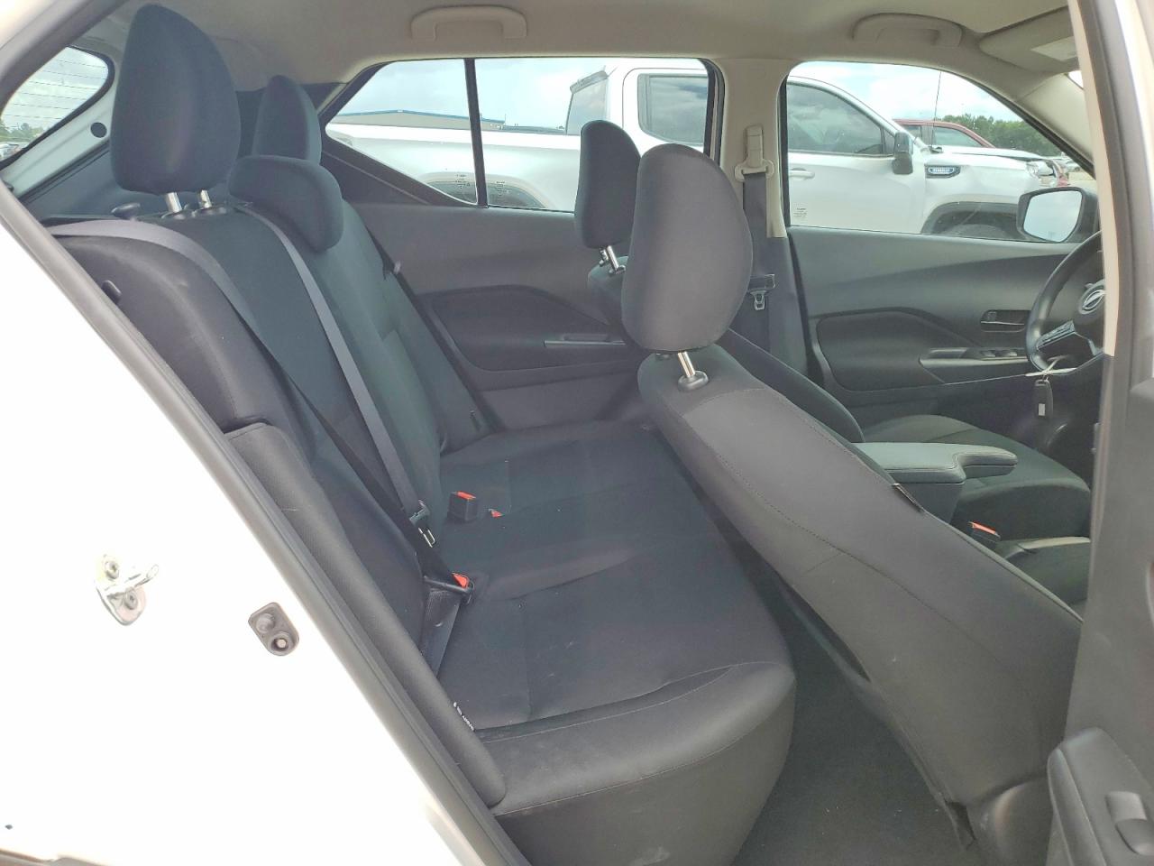 2024 NISSAN KICKS
